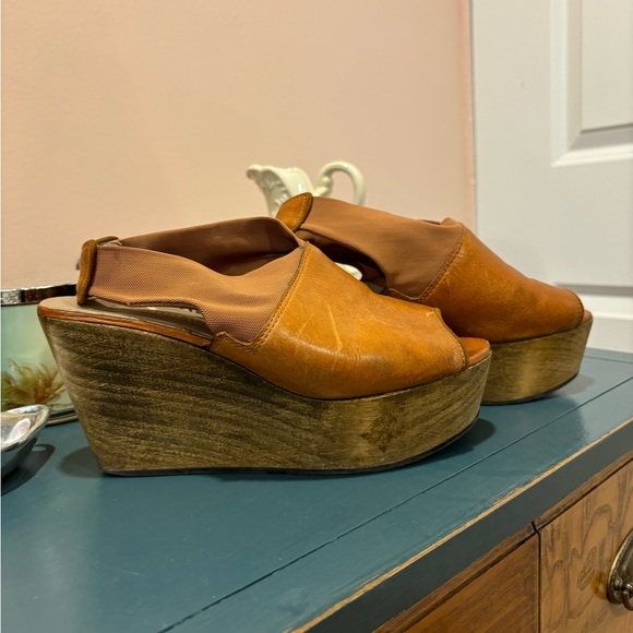 Bruno Magli leather wooden wedge sandals - Picture 5 of 7